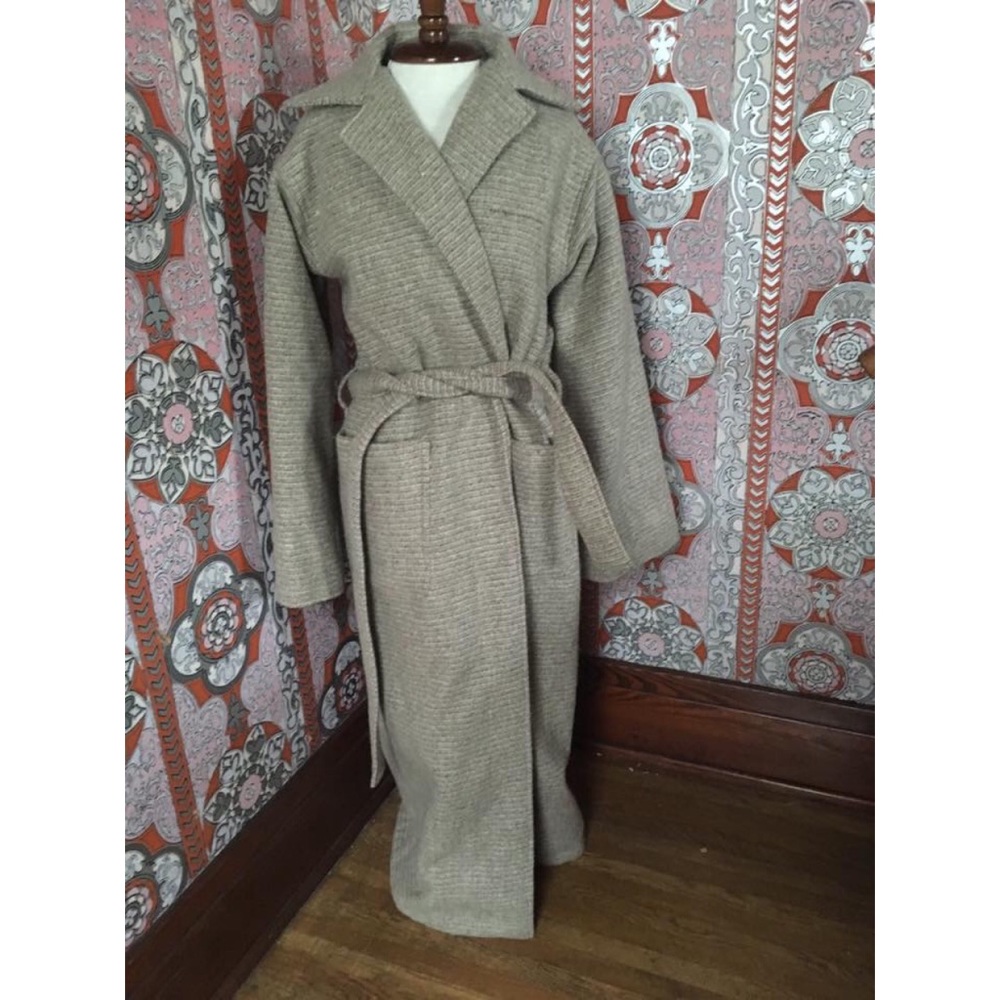 Incredible vintage wrap coat!! 😮